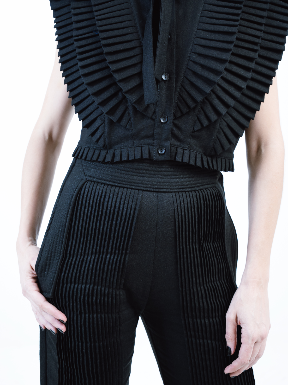 Karima Cropped Black Linen