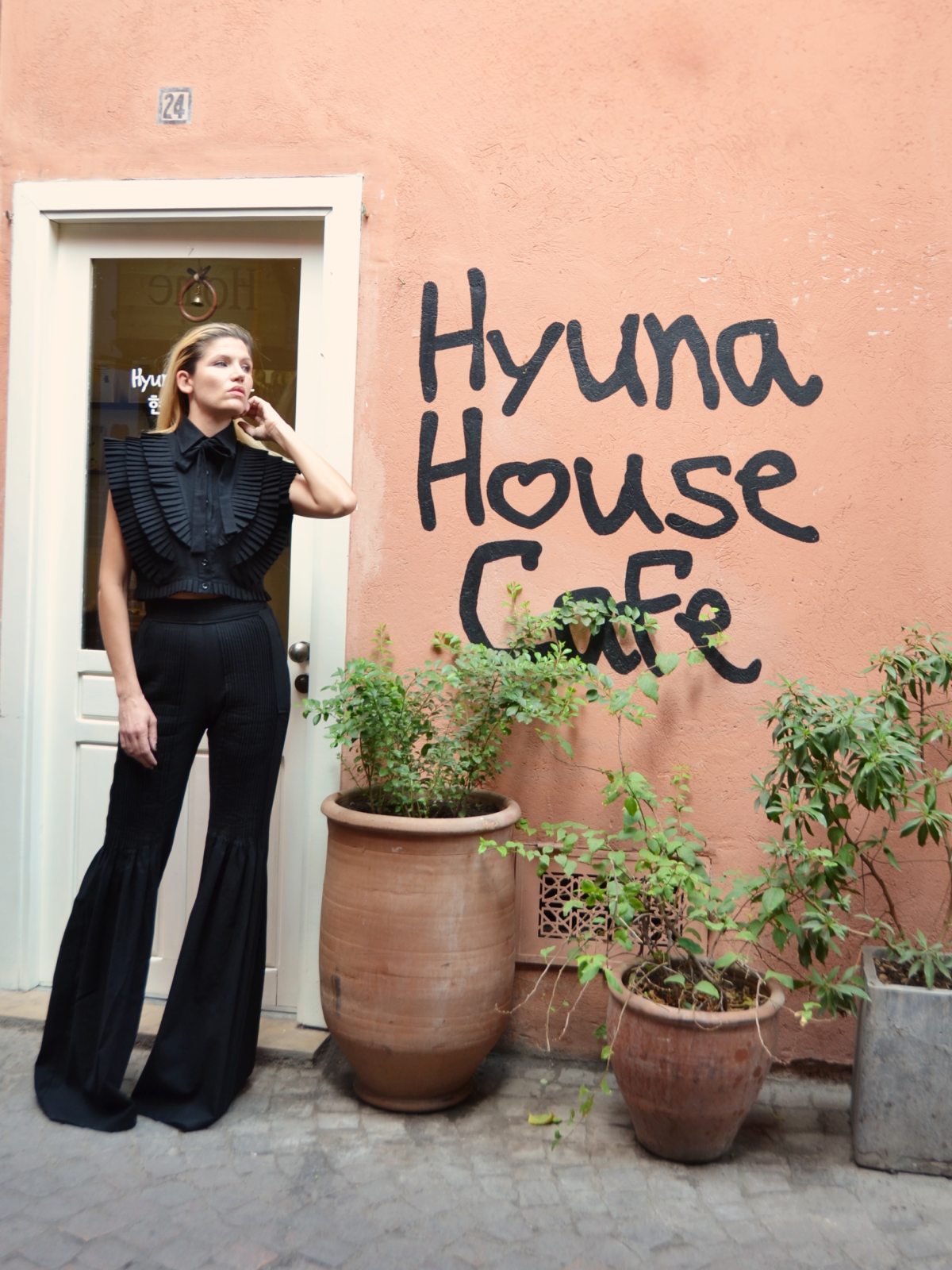 Karima Cropped Black Linen