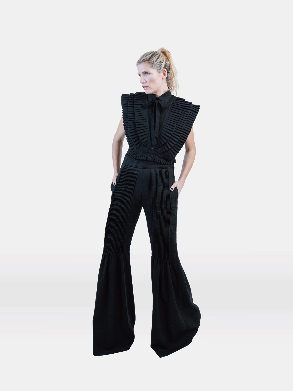 Karima Cropped Black Linen