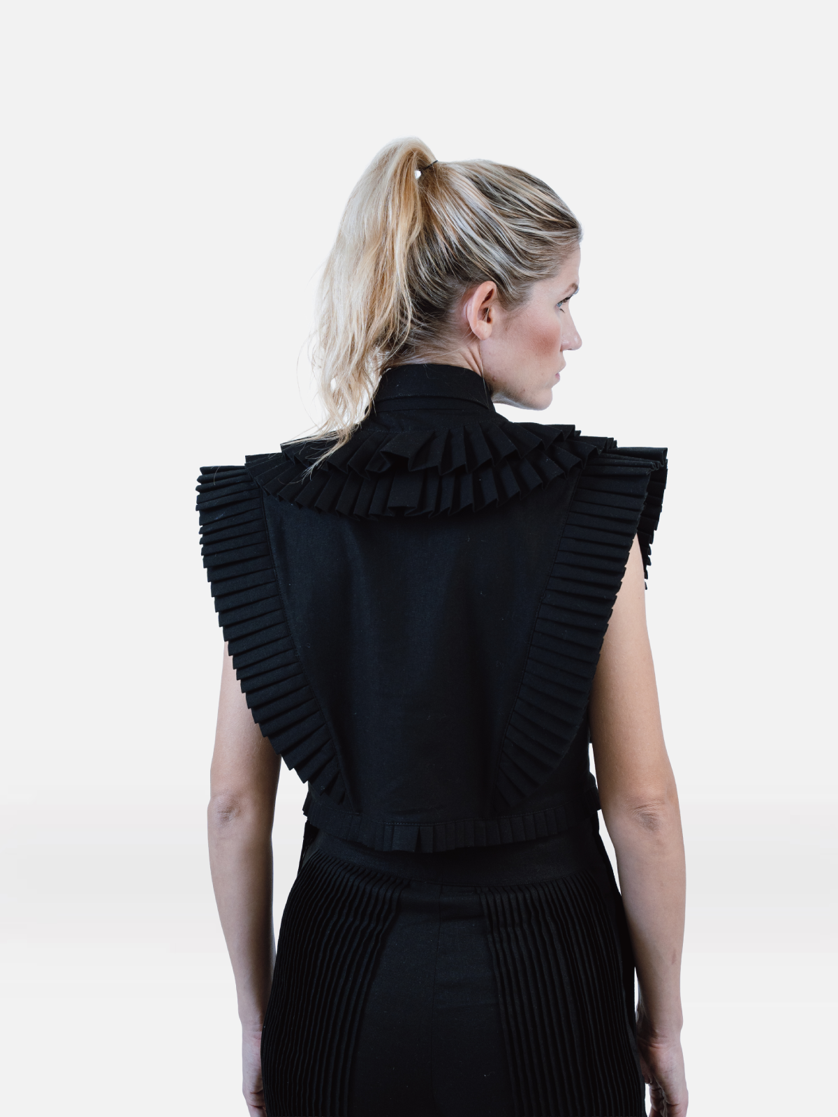 Karima Cropped Black Linen