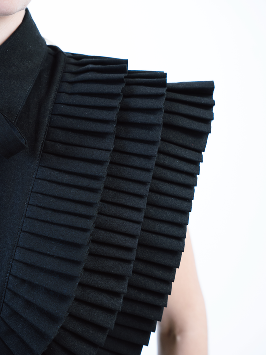 Karima Cropped Black Shirt