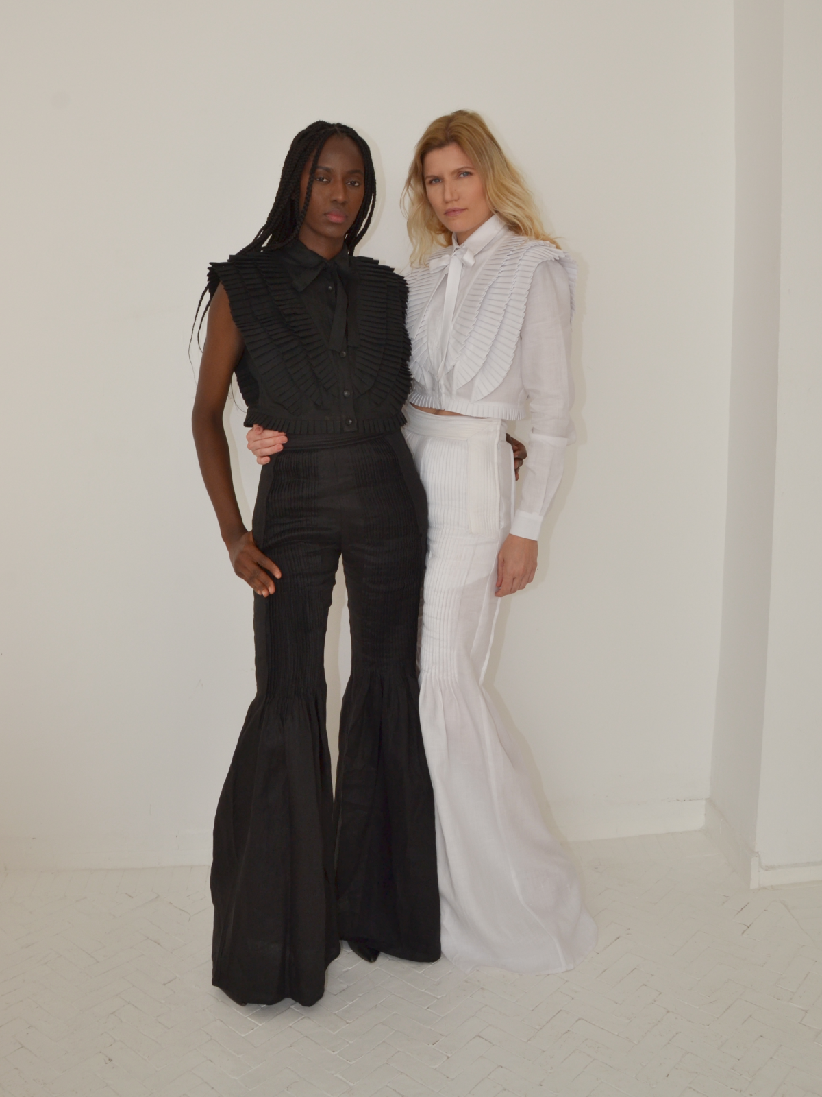 Karima Cropped Black Shirt